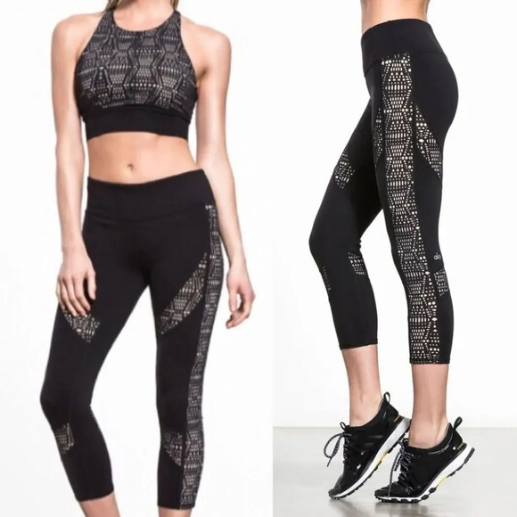 Alo Yoga Charm Capri Leggings Cropped Laser Cut Mesh Stretch Black Size Small - Picture 1 of 10
